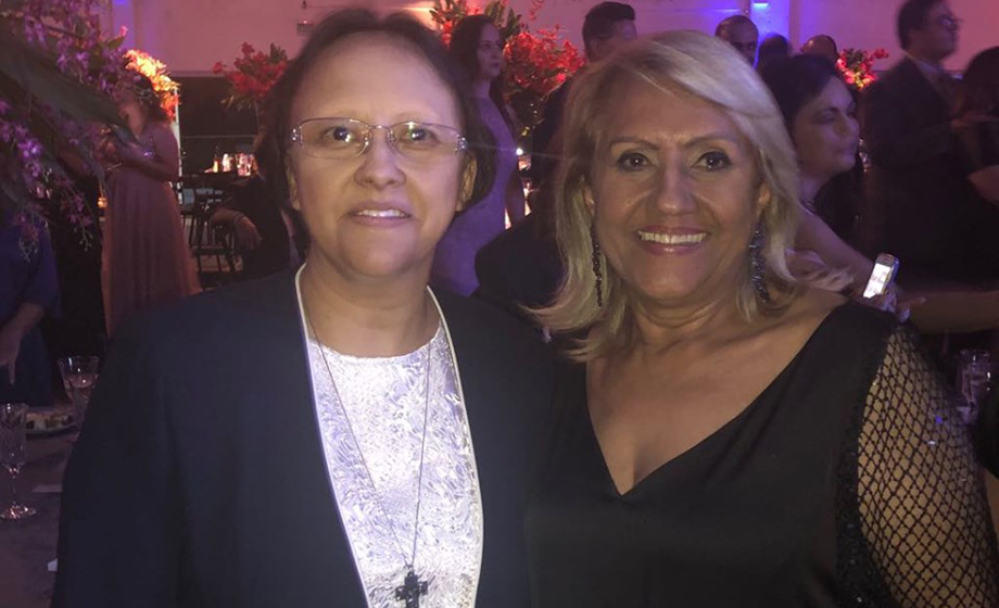 Na noite de comemoração do centenário do Colégio JMJ, Irmã Marisete Silva Lima e Graça Nazar