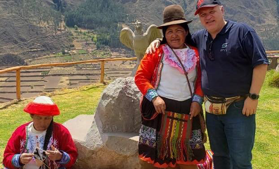 Ricardo Corrales, em click no Parque Arqueológico (Peru), finalizando sua trilha de 35km