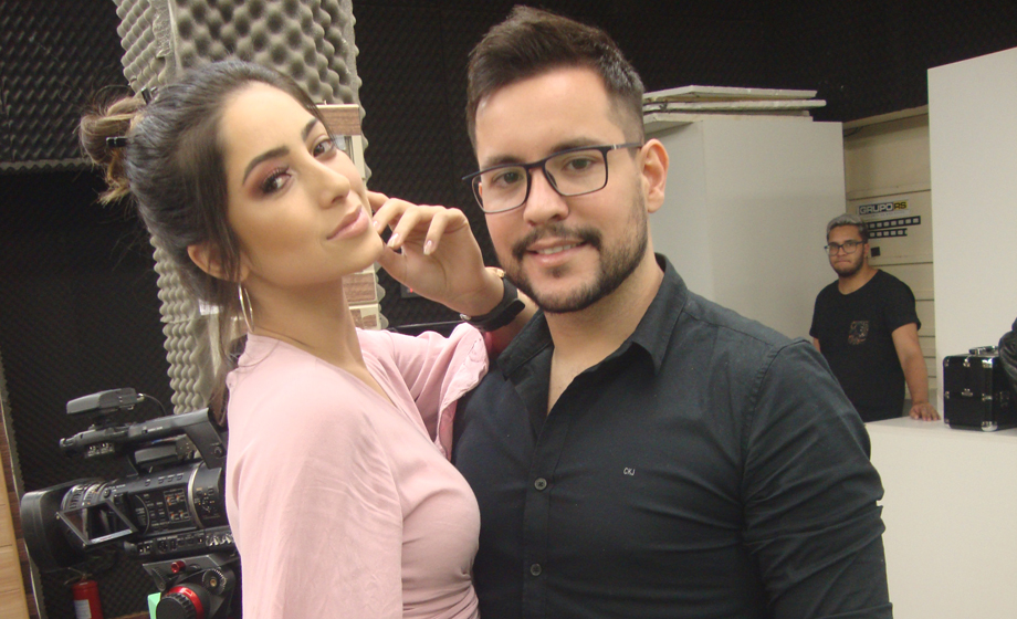 Jéssica Gonzales (modelo e cantora/”Carol e Mariah”) e Rafael Xavier (visagista)