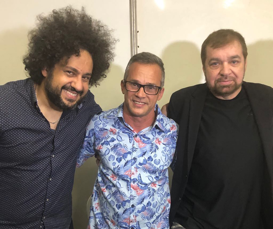Na abertura do 3º Festival Literário de Franca, o secretário de Cultura, Elson Boni, com Diego Figueiredo e o cantor Penninha