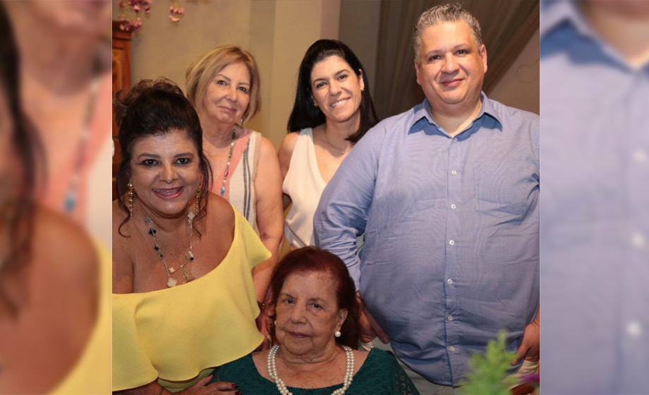  Luiza Helena Trajano, Sonia Machiavelli, O CASAL Milena Franchini e Correa Neves Jr (patrono do Prêmio Imprensa) com Luiza Trajano Donato, em seu almoço de aniversário – Foto: Andrade