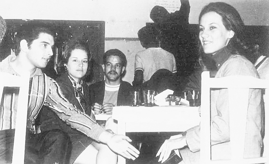 Da esquerda para a direita: Paulo Fernando Costa, Wanira Salles, Liliko e Sônia Leonetti, que era a mulher do Paulo Costa. Dos quatro amigos, Paulo Fernando Costa e Wanira Salles já são falecidos