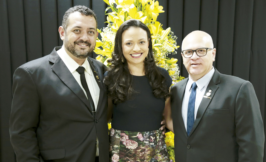 Marcus Mandara, Thais Mandara e Ricardo Corrales (da SMN), no Prêmio Imprensa 