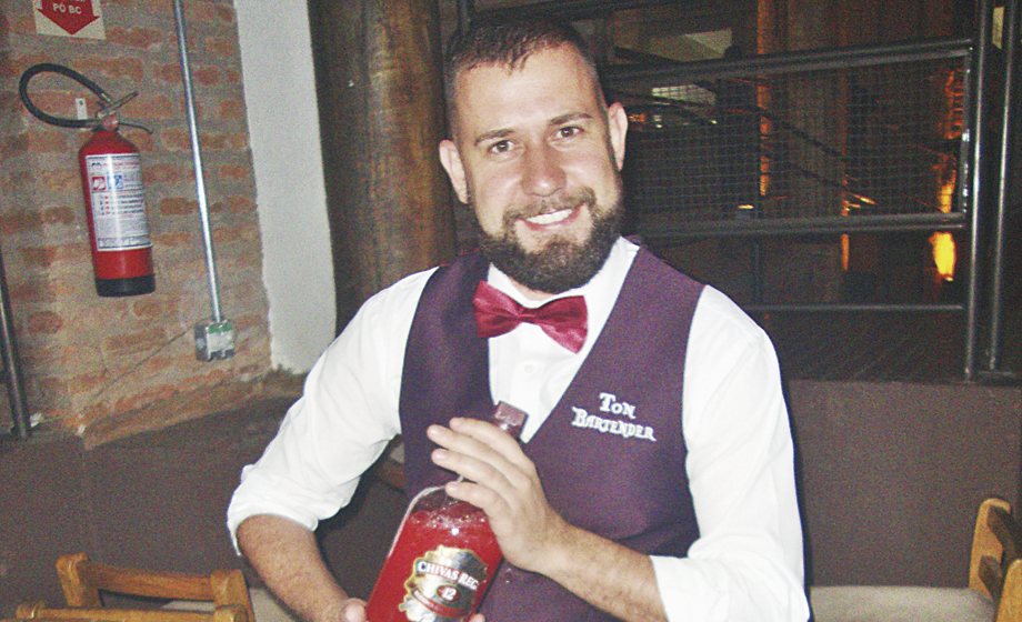 Em festa concorrida: click no Ton Bartender. Maior simpatia!