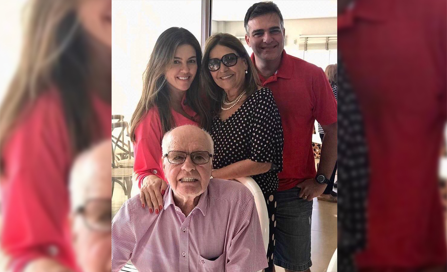 Jô Melani e Armandinho Melani, com os filhos Marcia e Danilo, diretores da distribuidora Original Baterias em Franca