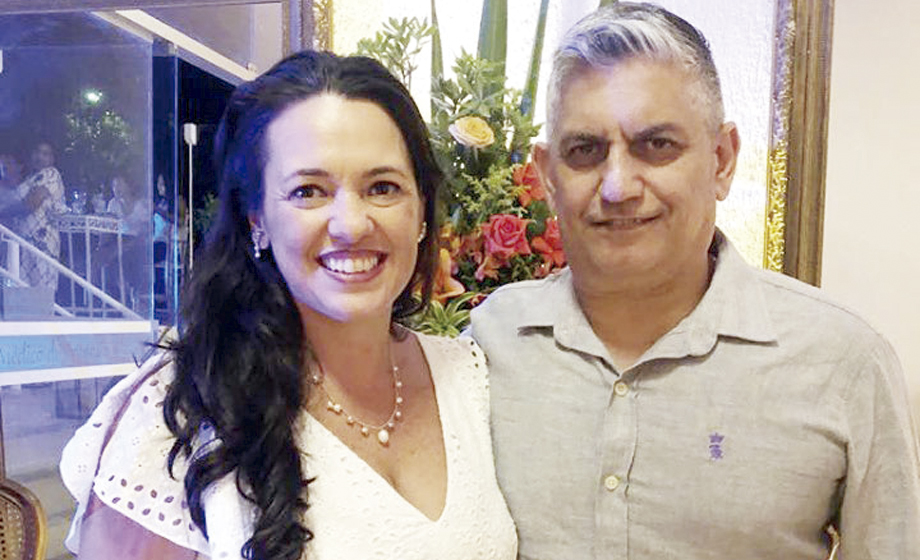 No badalado Baile do Médico do CMF, casal Andrezza Britto (proctologista) e Pedro Couri (neurocirurgião)