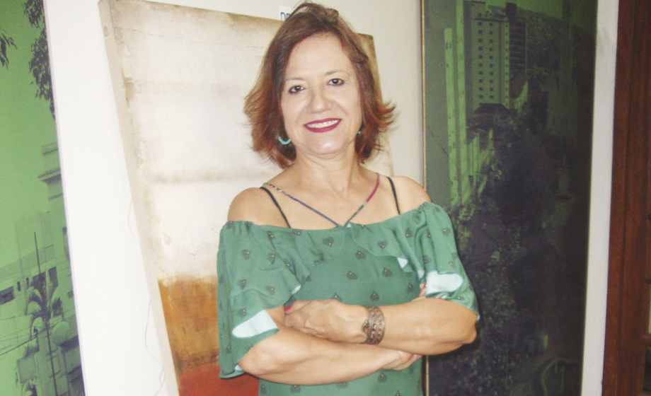 Rutinéia de Paula e Silva Lopes (querida) aniversaria sábado