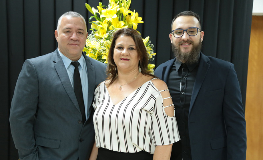 Sérgio Freitas e Alessandra, com o filho Luís Felipe (Raposa do Ártico) foram destaque no Prêmio Imprensa