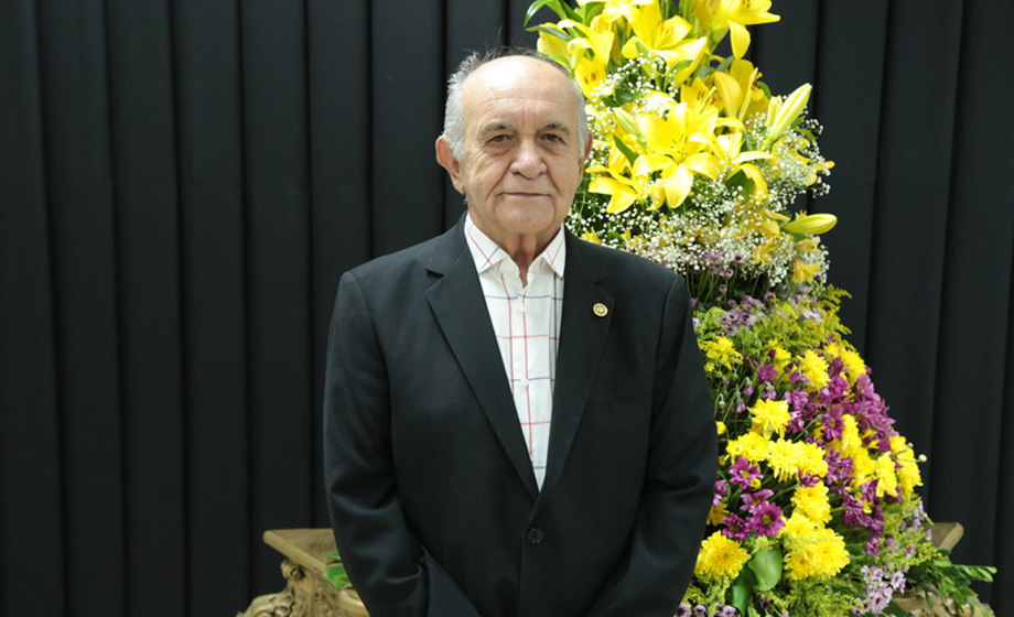 Toninho Magalhães (Ato Design) assinou a criação dos troféus do  Prêmio Imprensa