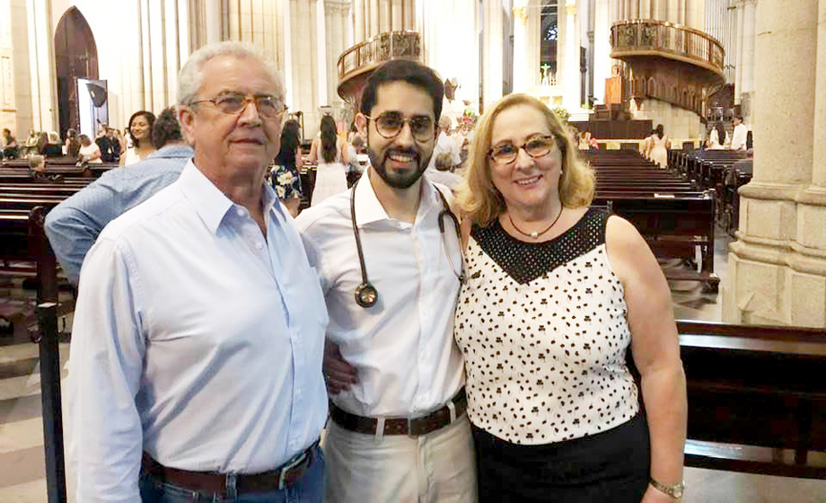 Castão Silveira e Cristina Presotto, com o sobrinho Eduardo Silveira Branco, que formou-se em Medicina pela Anhembi/SP 
