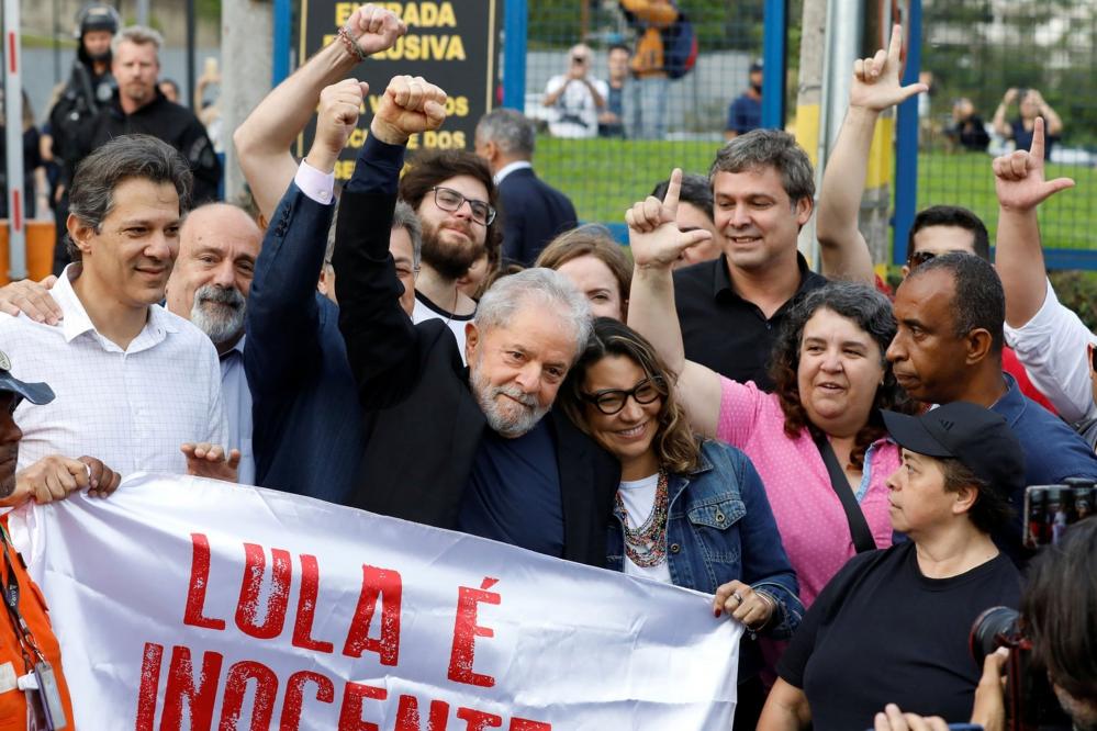 Saída. O ex-presidente deixou a prisão nesta sexta-feira à tarde