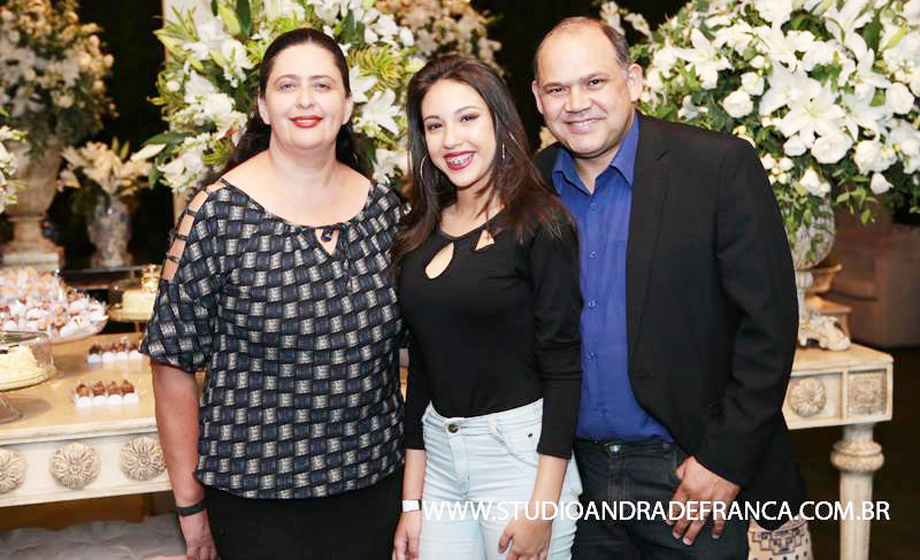 Decoradora Luciana Silva (VG Decorações), a filha Gaby e o marido Waltecir Silva
