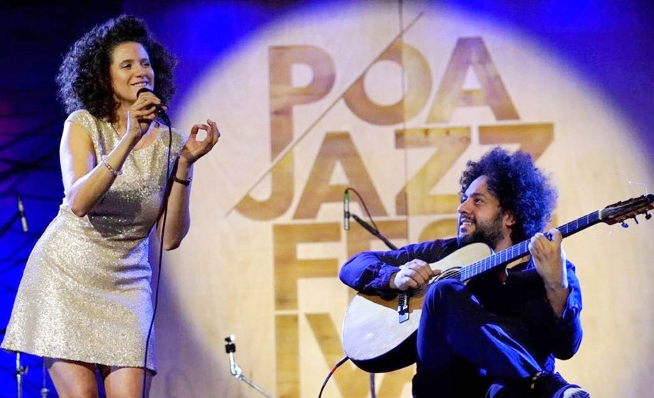 A cantora francesa Cyrille Aimèe e o violonista francano Diego Figueiredo
