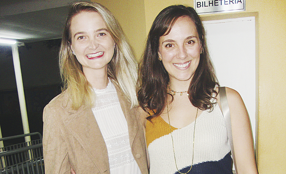 Atento passei por elas: Carina  Costa e Bruna Bellinazzi