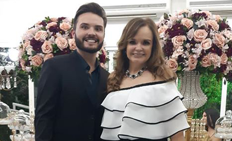 Estilista Luis Filipe Nascimento e sua mãe, a odontóloga Maria Paula Figueiredo