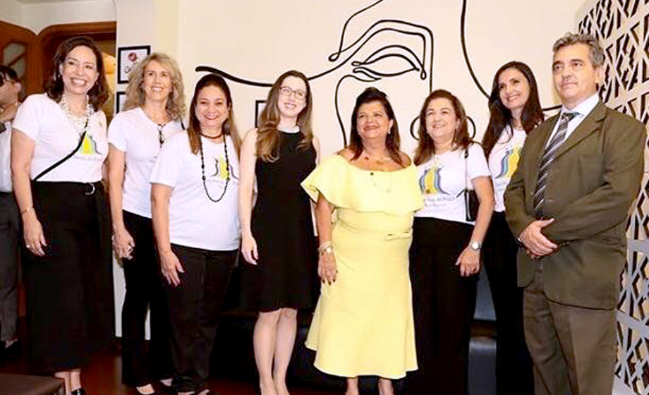 Eliane Querino, Zezé Rao, Rita Paes, Cristina Oliveira, Luiza Helena Trajano, Dora Bittar, Najara Rodrigues e Wanir Silveira na inauguração da DDM