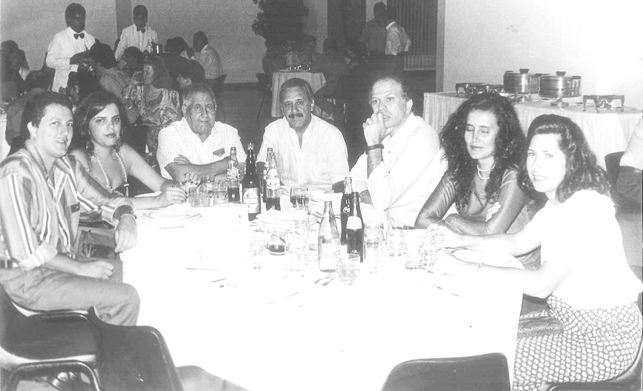 Da esquerda para a direita: casal Cirilo Barcelos Filho e esposa, os saudosos médicos Cirilo Barcelos e Sebastião Figueiredo, Roberto Rached Sobrinho e esposa Márcia e ainda a Lúcia Guimarães