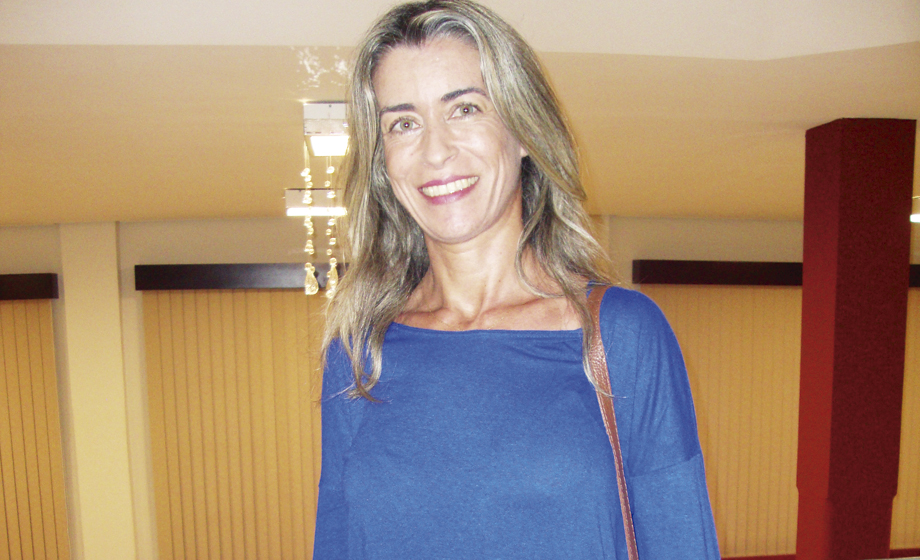 Fábia Mara cliquei, em noite de arte & colunáveis da city
