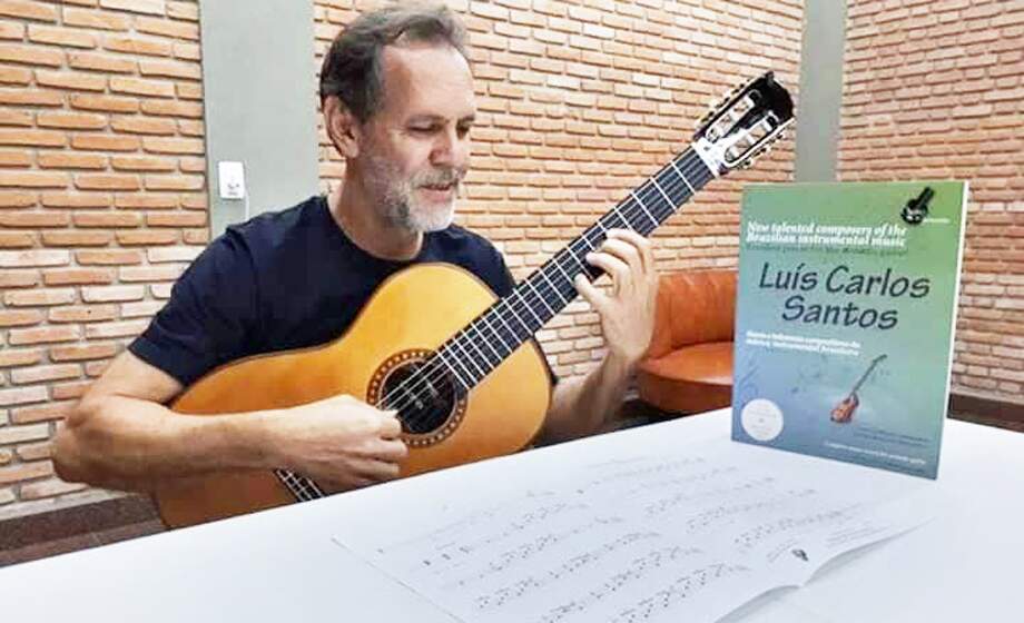 Luiz Carlos dos Santos está trilhando a estrada musical há cerca de cinquenta anos: é autor de centenas de canções e peças