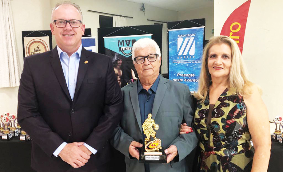 Enyo Dauro Correia (presidente da FPB), Jovassi Correia Dias e Jualice Pereira Dias, na festa de entrega do troféu Dono da Bola