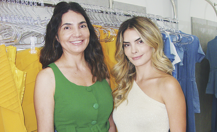 De Ribeirão, em badalada inauguração cá da city:  Marlivane Lemos e filha Brenda