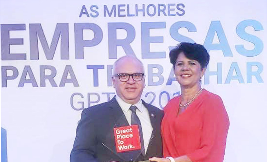Ricardo Corrales recebeu importante premiação em São Paulo, pelo sucesso da SMN