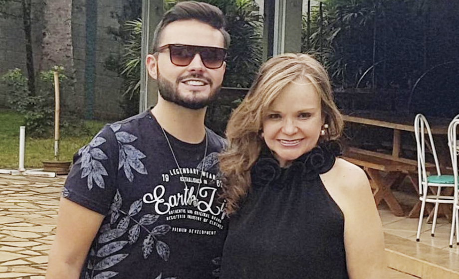 Luís Filipe Nascimento, que festejou seu aniversario recentemente, e sua mãe, a dentista Maria Paula Figueiredo