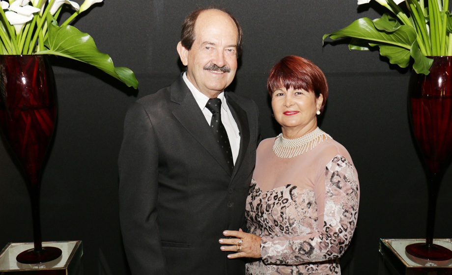 Desde ontem está de idade nova, nossa amiga e dinâmica dirigente do Berçário e Ambulatório Dona Nina, Rosinha Aylon. Casada com o Leonel Aylon, seu parceiro nos trabalhos beneficentes,
