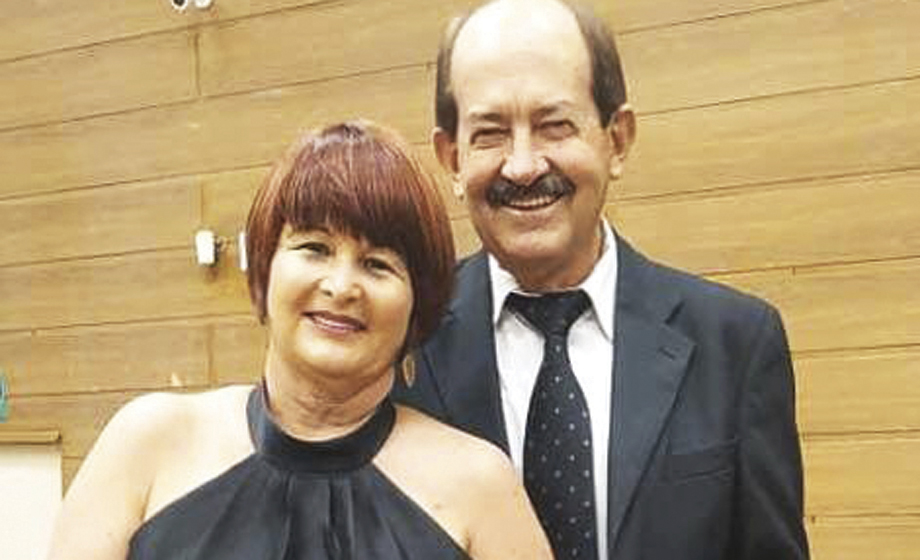 Rosinha e Leonel Aylon comandam hoje o Outlet de sapatos finos, em prol do Berçário Dona Nina