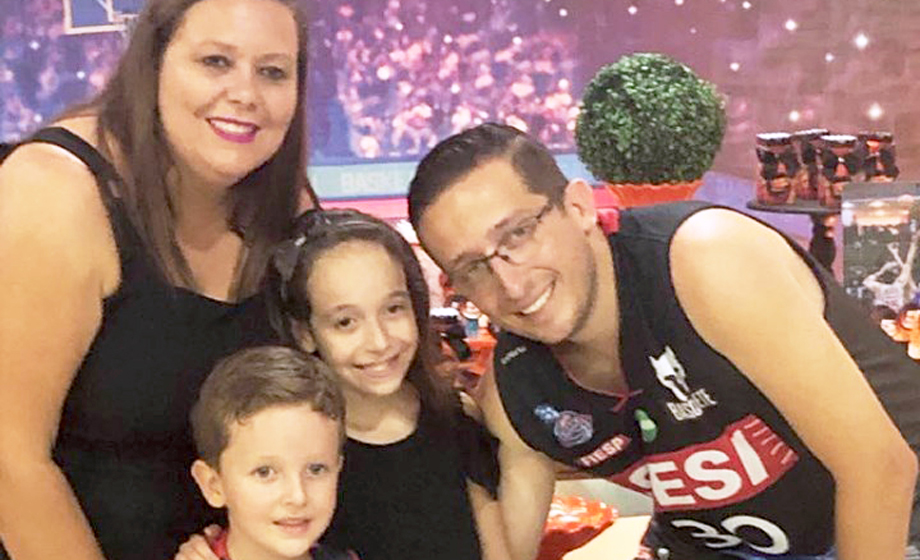  Fofinho Enzo Miguel, em sua festa de 5 anos (Basquete), com a irmãzinha Beatriz e os papais Aline Lourenço e Danilo Gomes