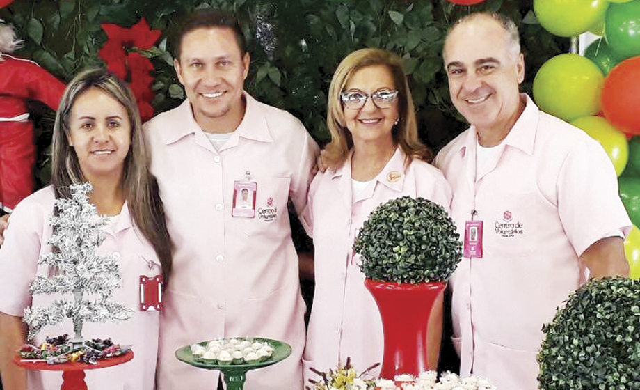 Do Centro de Voluntários da Saúde; Érika Mendonça, Juliano Lourenço, Dalila Barini (presidente) e Jonathas Silva