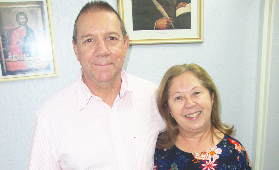 Proprietários da Farmácia Similia: casal Marcelo Porto (Yone Vuolo) Pinheiro. Há 35 anos!