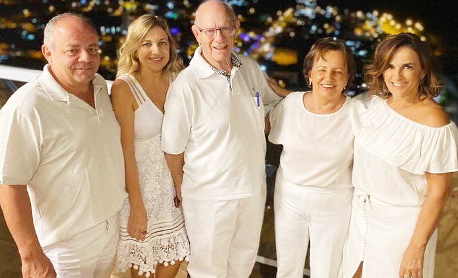 Niza Neila e Fábio Liporoni, com os filhos Fabinho Liporoni , Adriana Liporoni Tóffano e Tânia Liporoni Garcia, em Rifaina