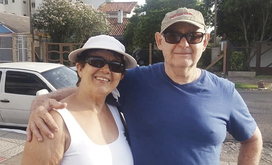 Casal Nize Lane (Pastoral da Educação) e Fernando do Couto Rosa em momento descontraído