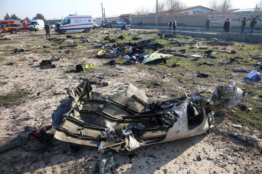 Restos de um avião que pertencente à Ukraine International Airlines, que caiu após decolar do aeroporto Imam Khomeini no Irã