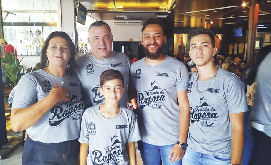 Casal Alessandra e Sérgio Freitas, com os filhos Gabriel, Gustavo e Luis Felipe