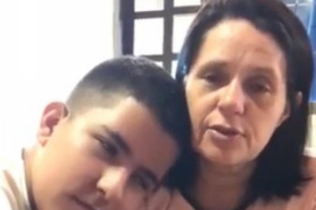 Mãe busca por mochila com medicamentos de filho em São José