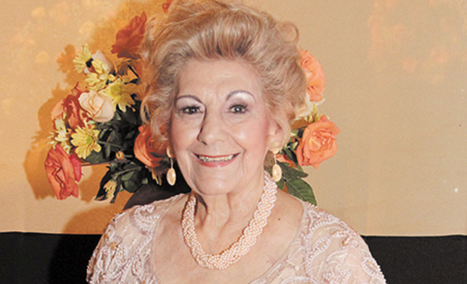 Elegante, simpática: Maria José Almada Oliveira, a Profª. Zezé