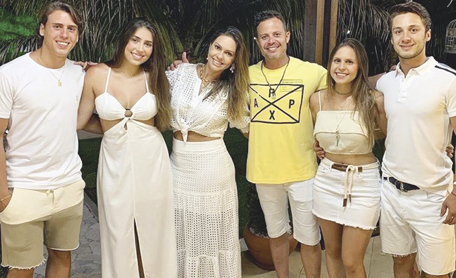 No rancho da família, Leandra e Marcio Maníglia Franchini, com os filhos Murilo e Gabriela, a nora Maria Eduarda Gomes e o genro Gabriel Paiva