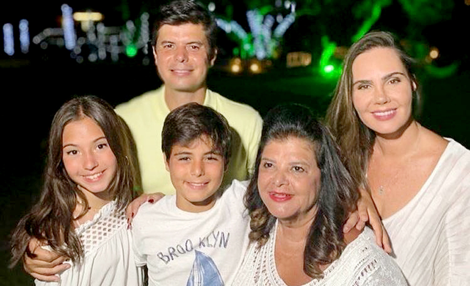 Frederico Trajano, Karen Ruiz, Rafaela Trajano, Enrico Trajano e Luiza Helena Trajano, no Réveillon em seu rancho (Itambé)