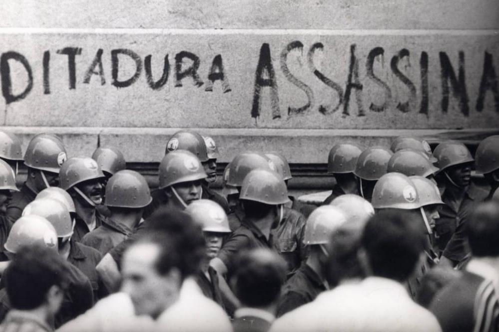 Ditadura e corrente