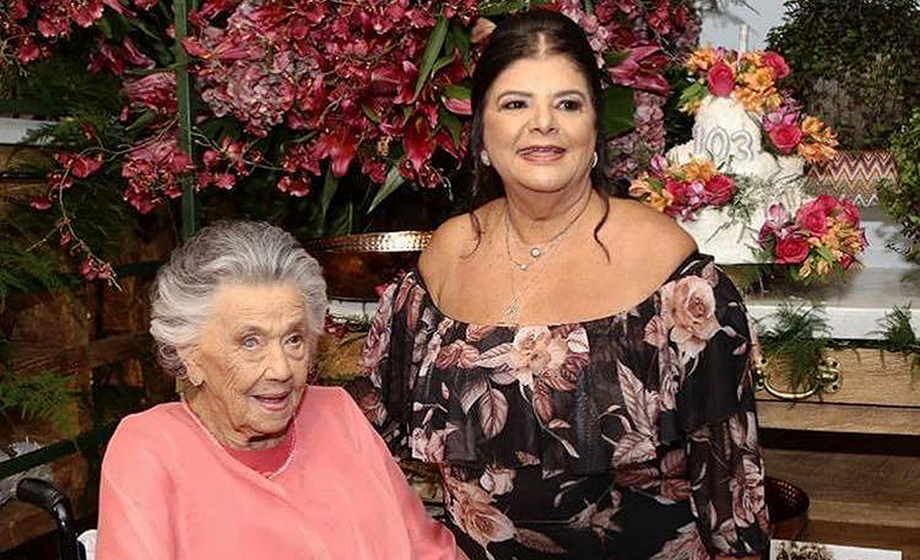 Zuleide Rodrigues, que festejou seus 103 anos sábado último, com a nora Luiza Helena Trajano – Foto: Andrade