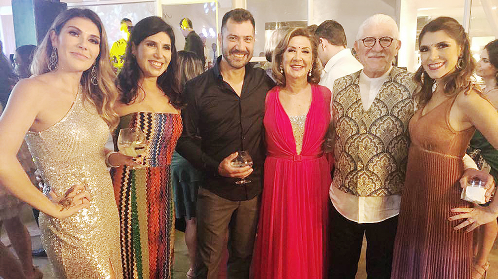 Maria Helena Bagueira Leal e o marido Antônio Humberto Coelho com os filhos Isabella, Eleonora, Daniel e Isadora, em uma noite em Shangilá, na fazenda Rockport