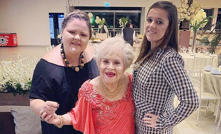 Com a protagonista do dia 24 último, Patty Pizzo, estão Camila Pizzo e Ana Laura Lucas, da Cazza Eventos