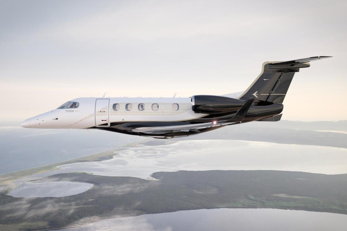 JATO. Em janeiro, a Embraer anunciou novos avanços de desempenho, conforto e tecnologia para o Phenom 300E, que estará disponível para o mercado a partir de maio de 2020. Avião bateu recorde de velocidade.