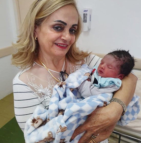 Empresária Sabah Chahoud, feliz com o nascimento do netinho Rafael, semana passada