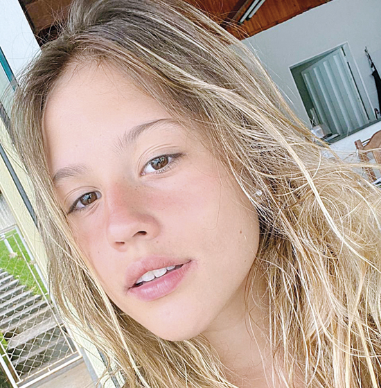 A linda Maria Gabriela Rodrigues Lima (Babí), minha neta, aniversariou ontem e completou 16 anos