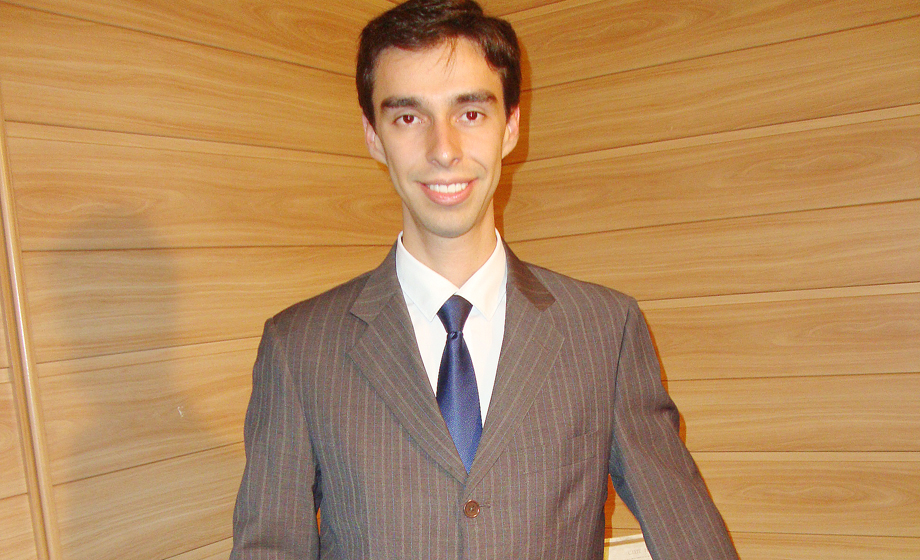 Daniel Z. Corrêa, ag. de investimentos, prepara-se para difícil exame em 6/6, em SP