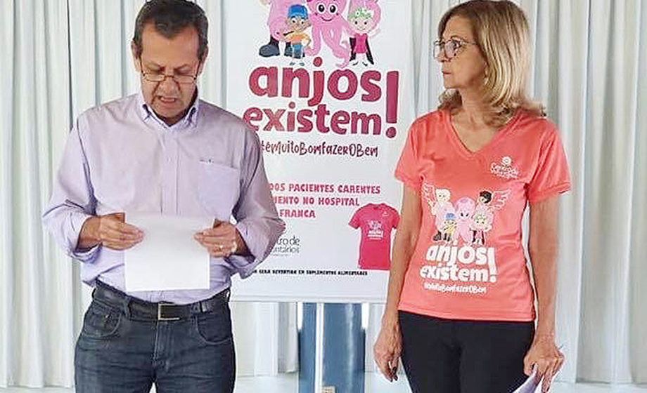 No lançamento da campanha Anjos Existem, Aguilar Fernandes e Dalila Barini