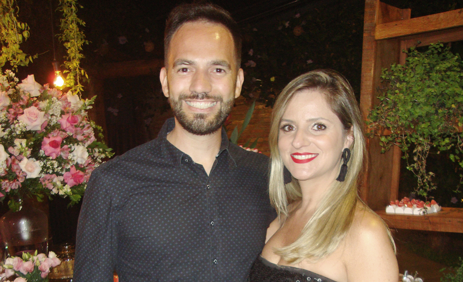 Festa no Espaço Madeira. Também bateram o ponto: Duda Mendes e esposa Aline